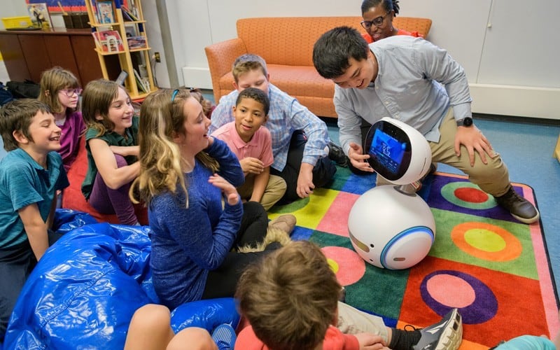 Fifth graders at The College School, located on UD’s Newark Campus, watch Zenbo the social robot, while doctoral student Yan-Ming Chiou guides the conversation and Prof. Tia Barnes looks on.